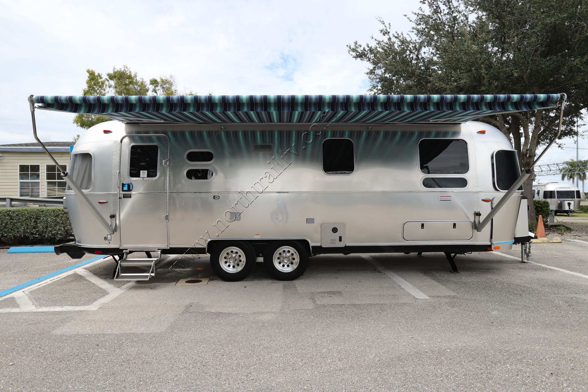 2026 Airstream International 27FB Travel Trailer New For Sale