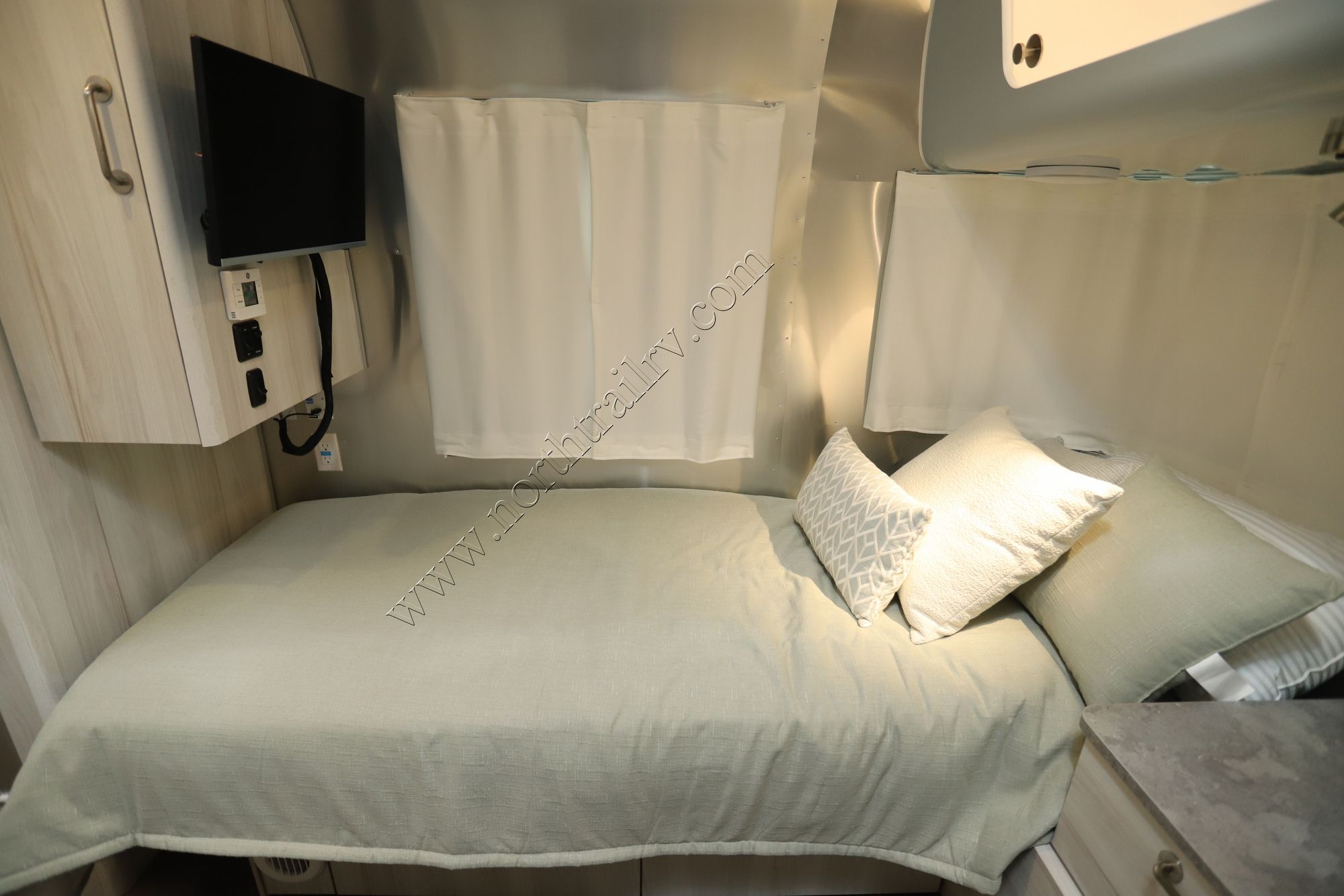 2026 Airstream International 27FB Travel Trailer New For Sale