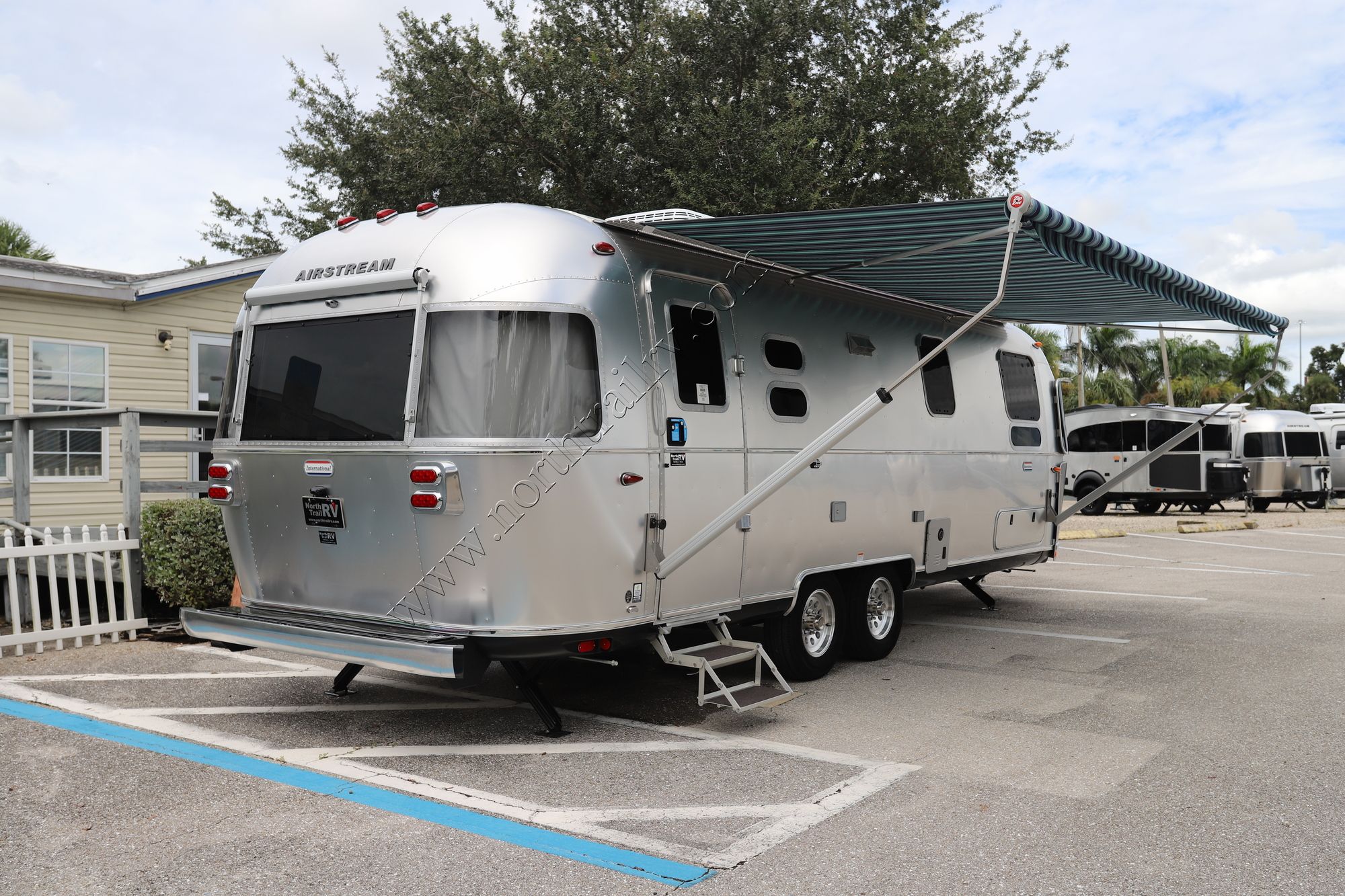 2026 Airstream International 27FB Travel Trailer New For Sale