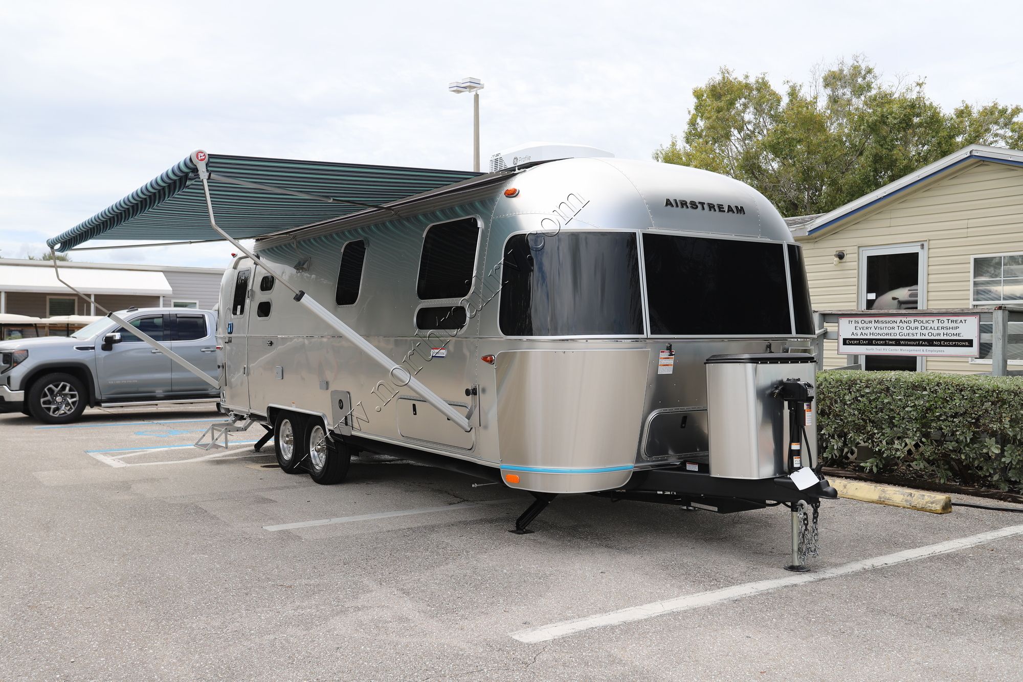 2026 Airstream International 27FB Travel Trailer New For Sale