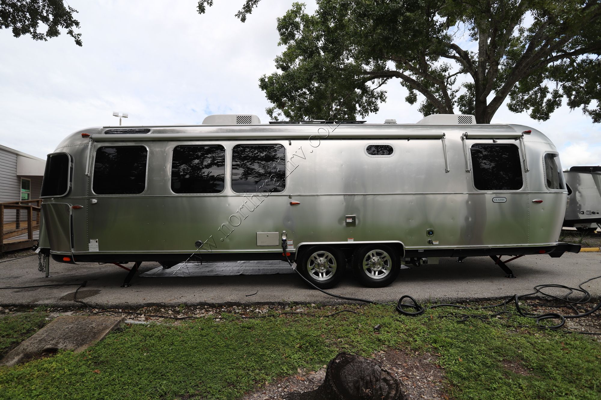 New 2026 Airstream Classic 30RB Travel Trailer  For Sale