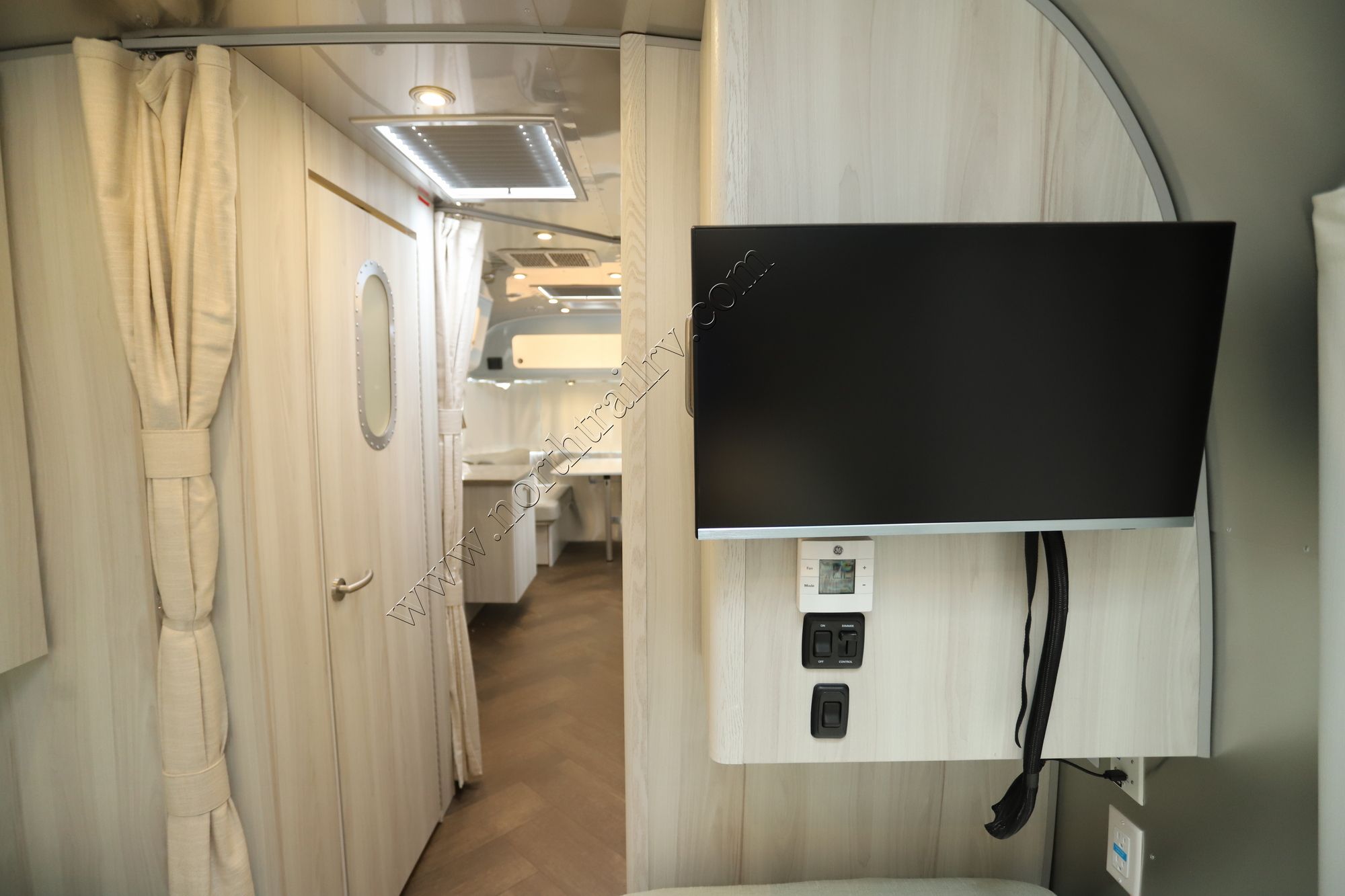 2026 Airstream International 27FB Travel Trailer New For Sale