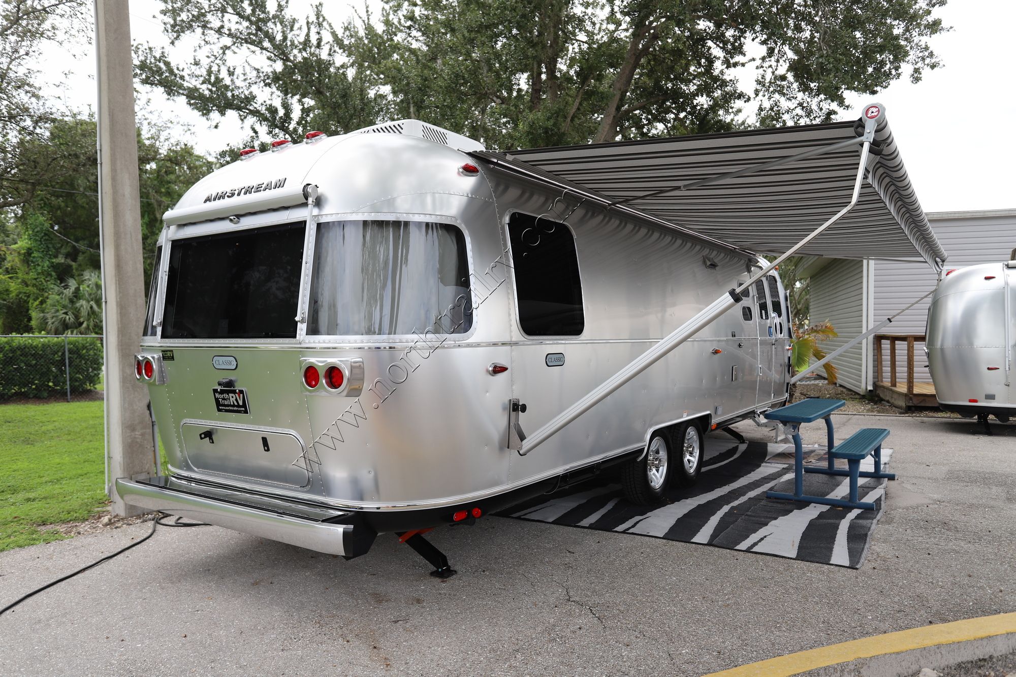 New 2026 Airstream Classic 30RB Travel Trailer  For Sale