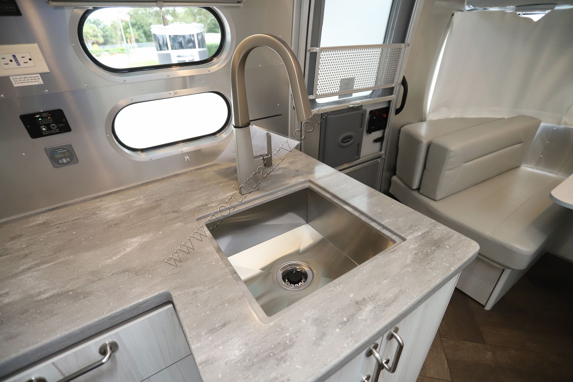 2026 Airstream International 27FB Travel Trailer New For Sale