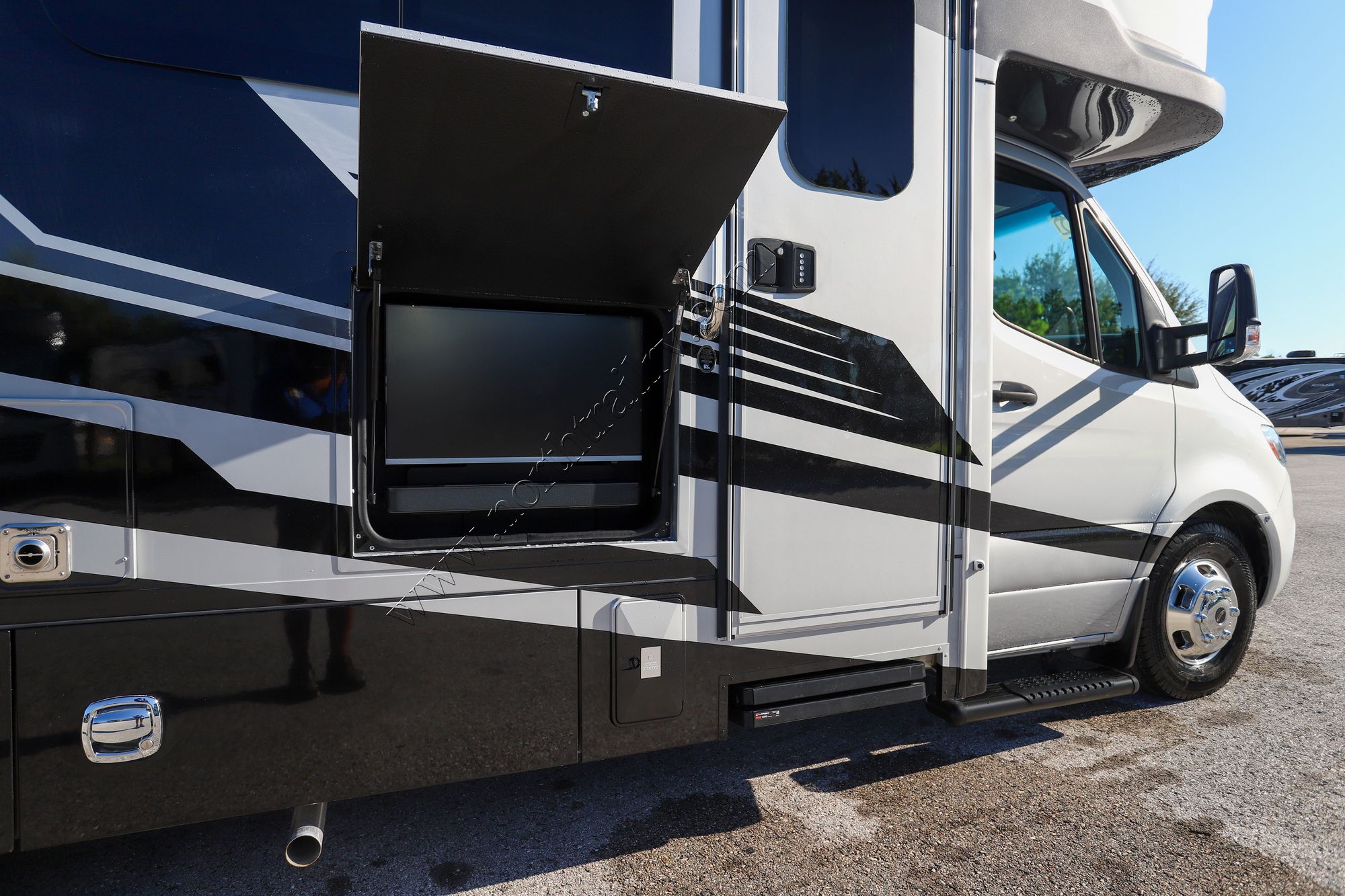 New 2026 Renegade Rv Vienna 25DLC Class C  For Sale