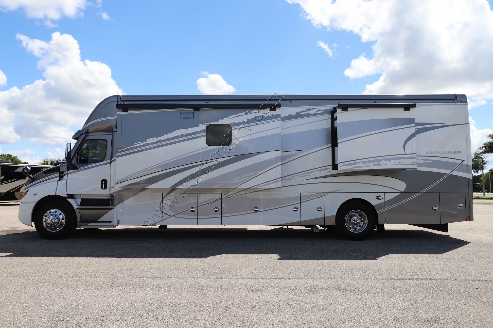 Used 2024 Renegade Rv Explorer 40ERB Super C  For Sale