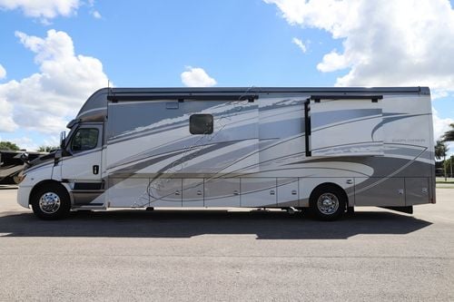 2024 Renegade Rv Explorer 40ERB