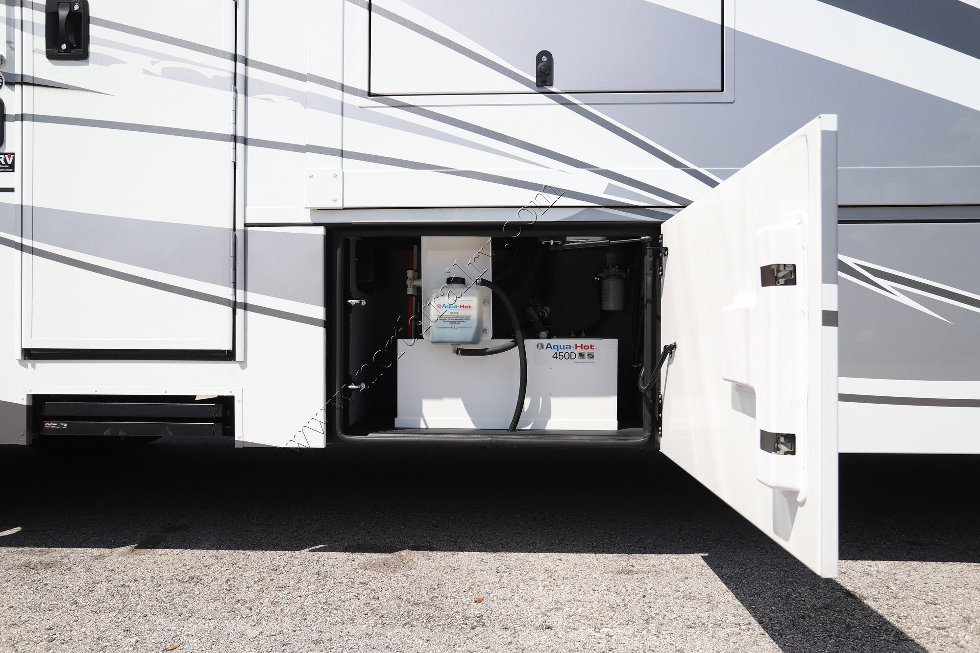 Used 2024 Renegade Rv Explorer 40ERB Super C  For Sale
