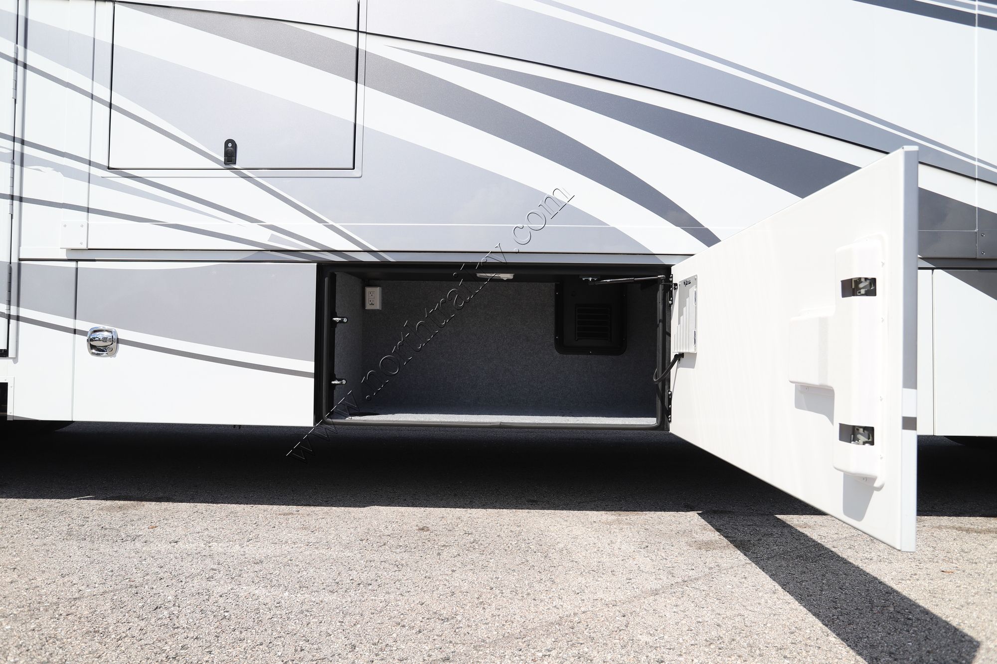Used 2024 Renegade Rv Explorer 40ERB Super C  For Sale