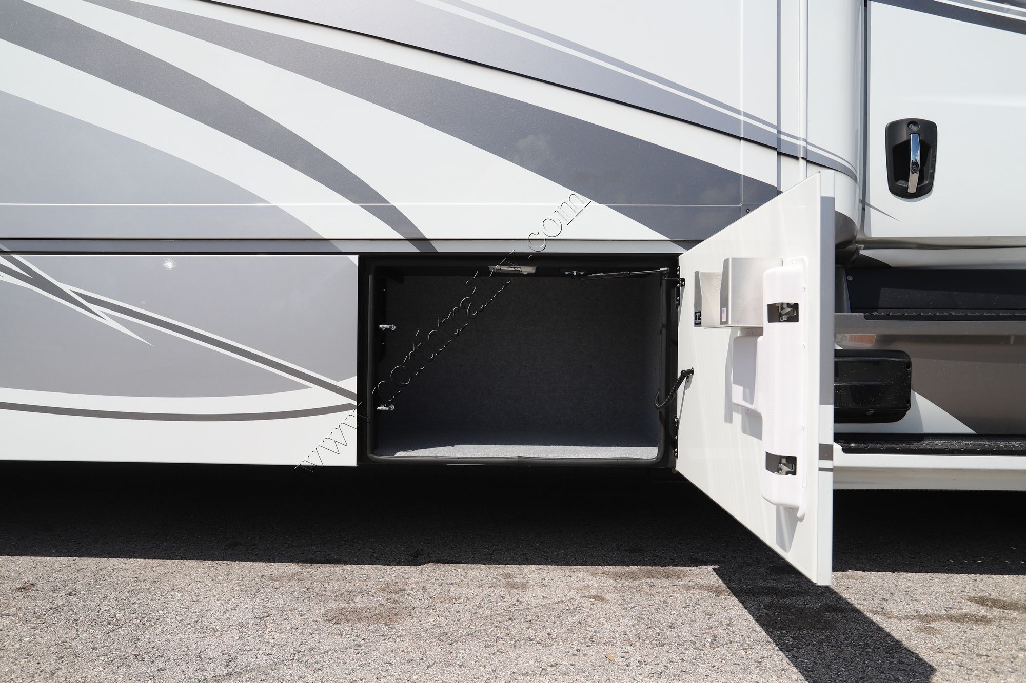 Used 2024 Renegade Rv Explorer 40ERB Super C  For Sale