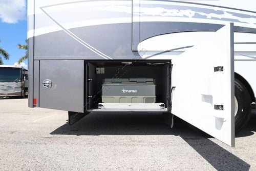 2024 Renegade Rv Explorer 40ERB