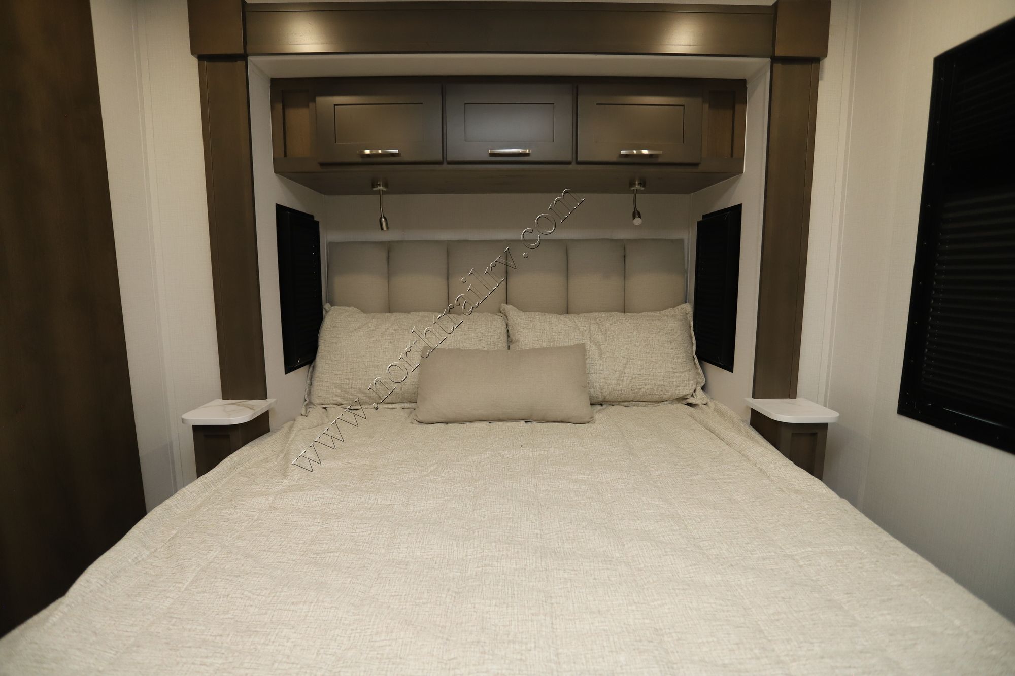 New 2026 Dynamax Isata 6 31KS Super C  For Sale