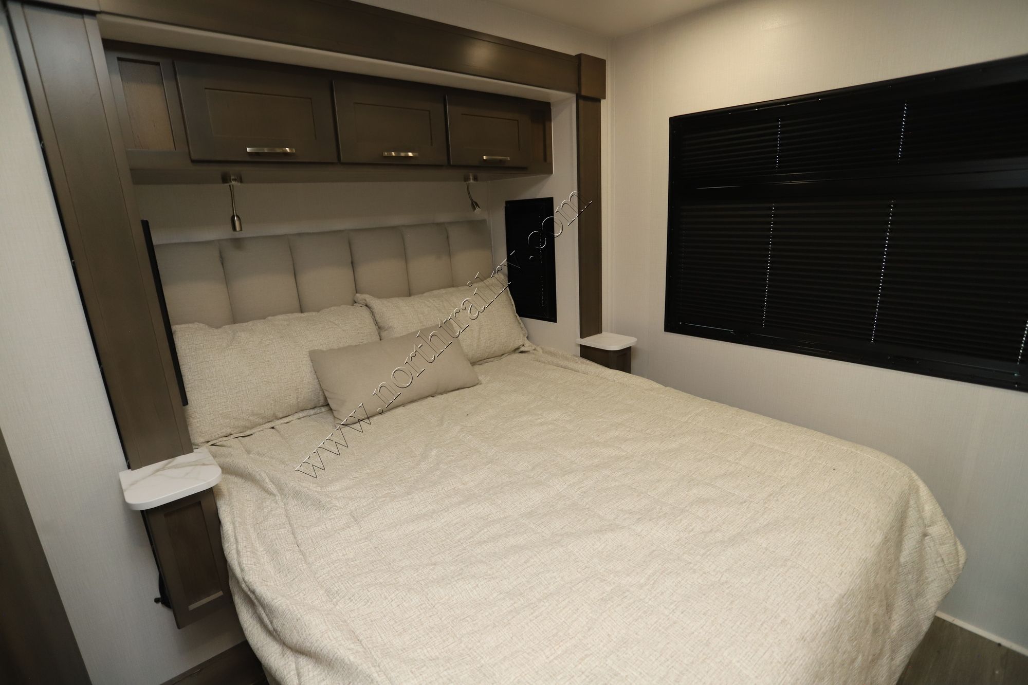 New 2026 Dynamax Isata 6 31KS Super C  For Sale