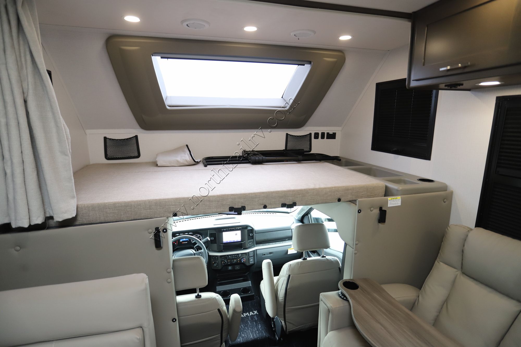 New 2026 Dynamax Isata 6 31KS Super C  For Sale