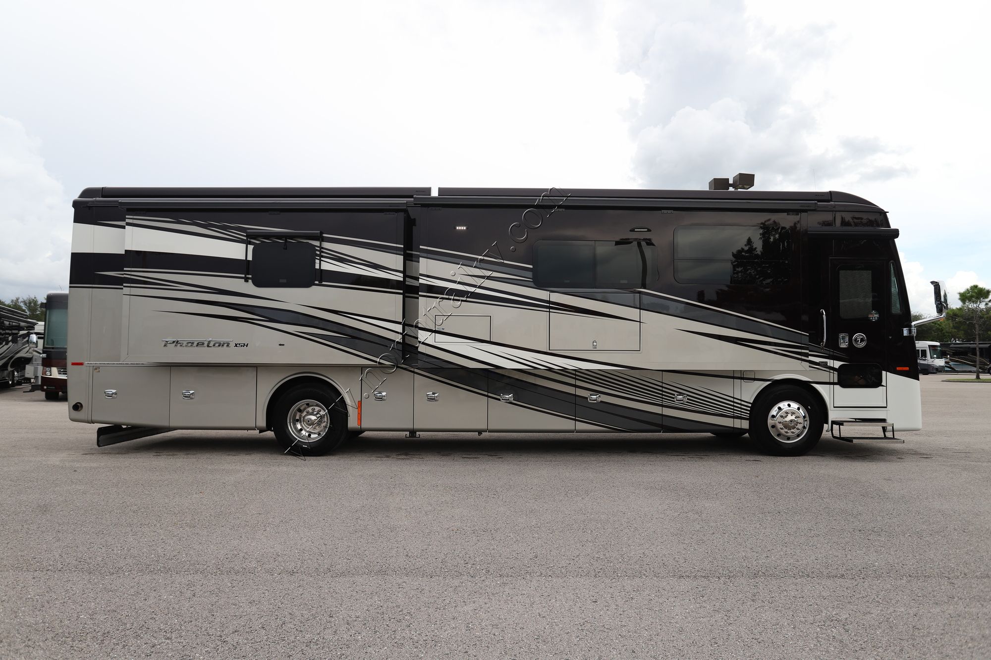 New 2026 Tiffin Motor Homes Phaeton 40IH Class A  For Sale