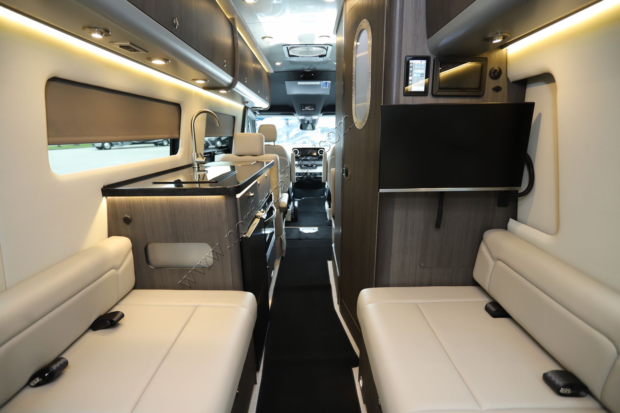 2026 Airstream Interstate GL AP 4X2 Class B New  For Sale