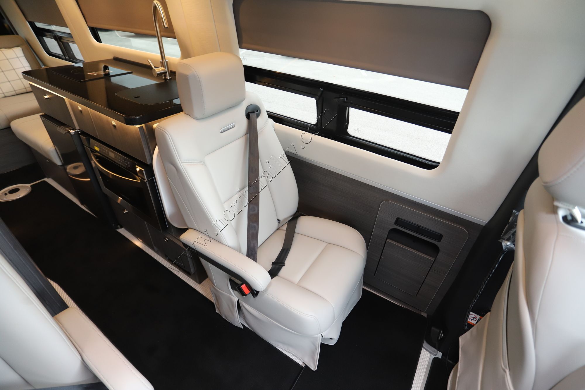 2026 Airstream Interstate GL AP 4X2 Class B New  For Sale