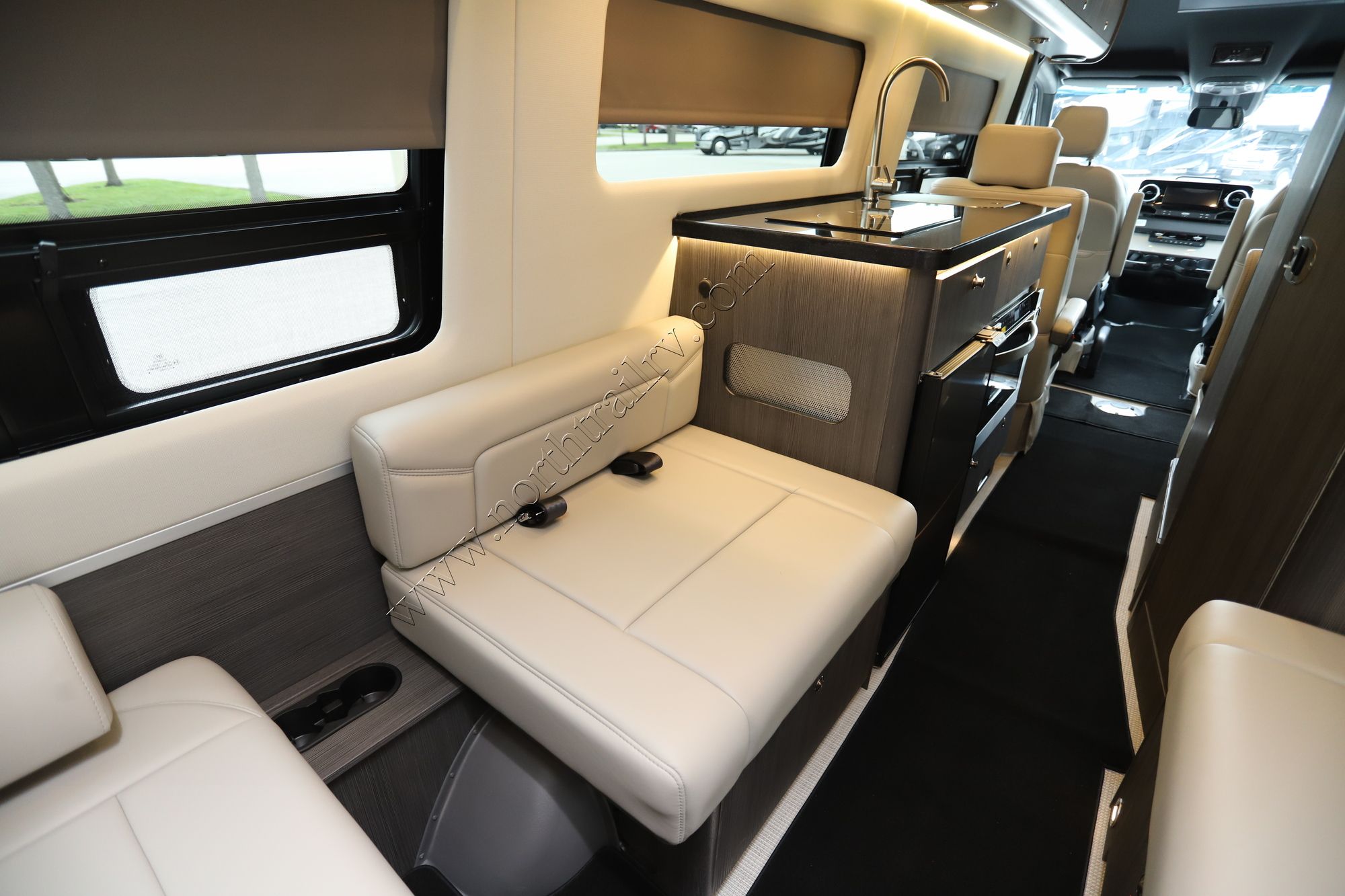 2026 Airstream Interstate GL AP 4X2 Class B New  For Sale