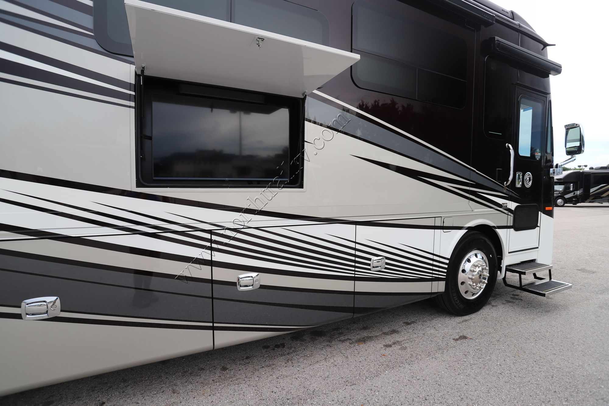 New 2026 Tiffin Motor Homes Phaeton 40IH Class A  For Sale