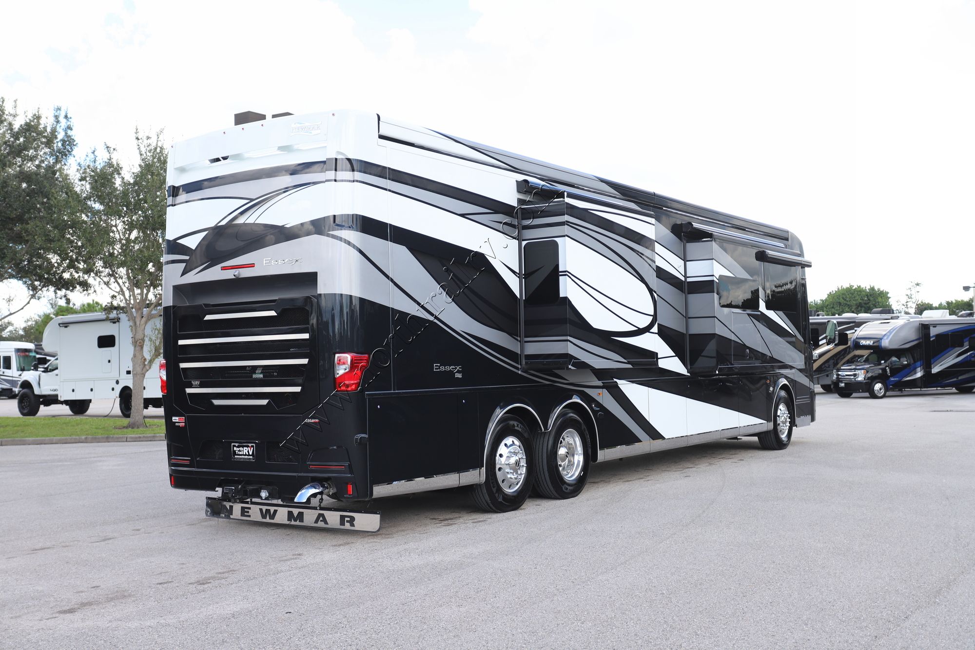 New 2026 Newmar Essex 4595 Class A  For Sale