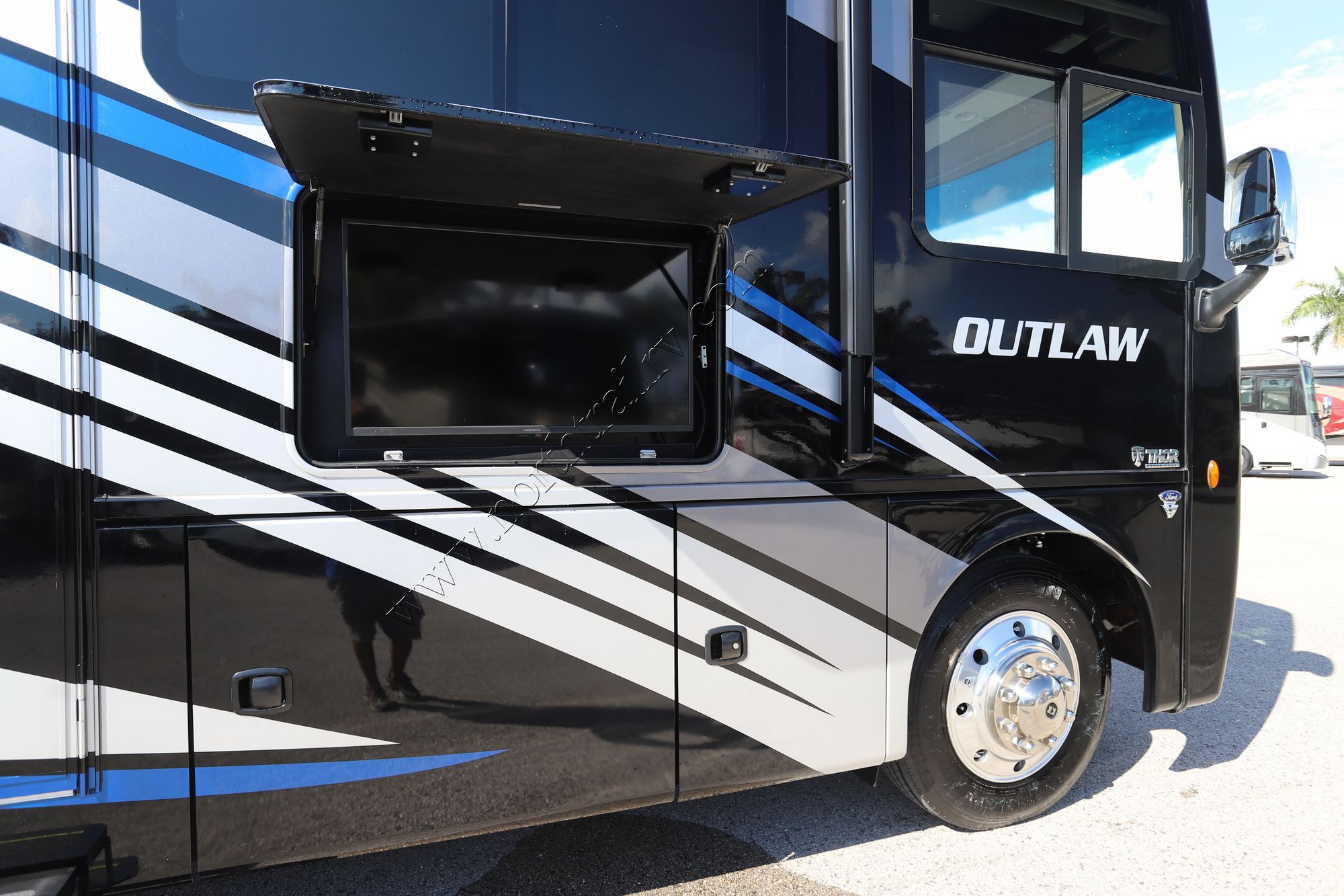 Used 2024 Thor Outlaw 38KB Class A  For Sale