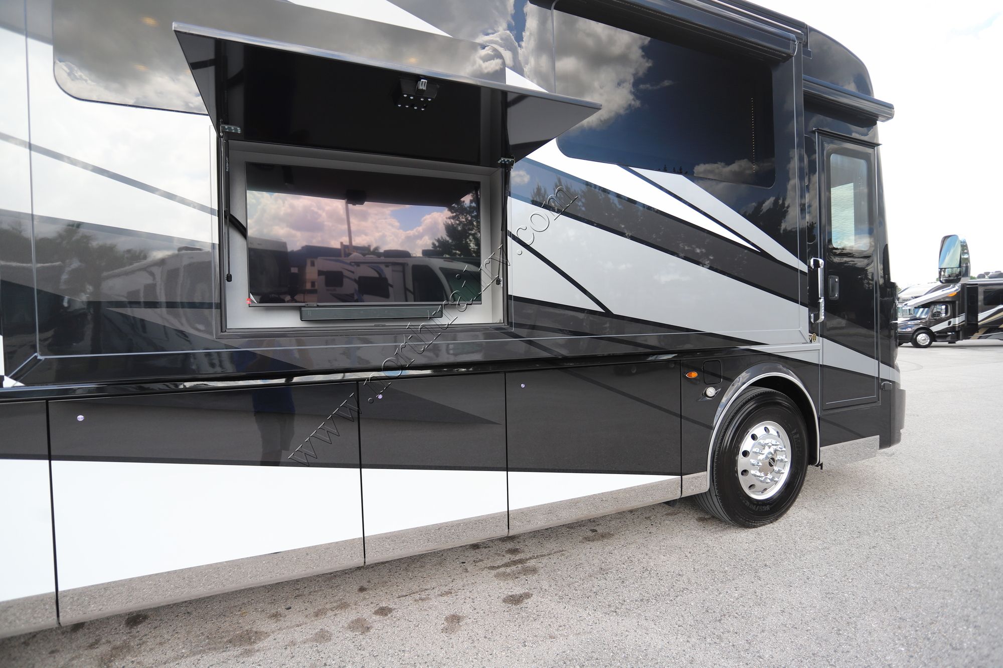 New 2026 Newmar Essex 4595 Class A  For Sale