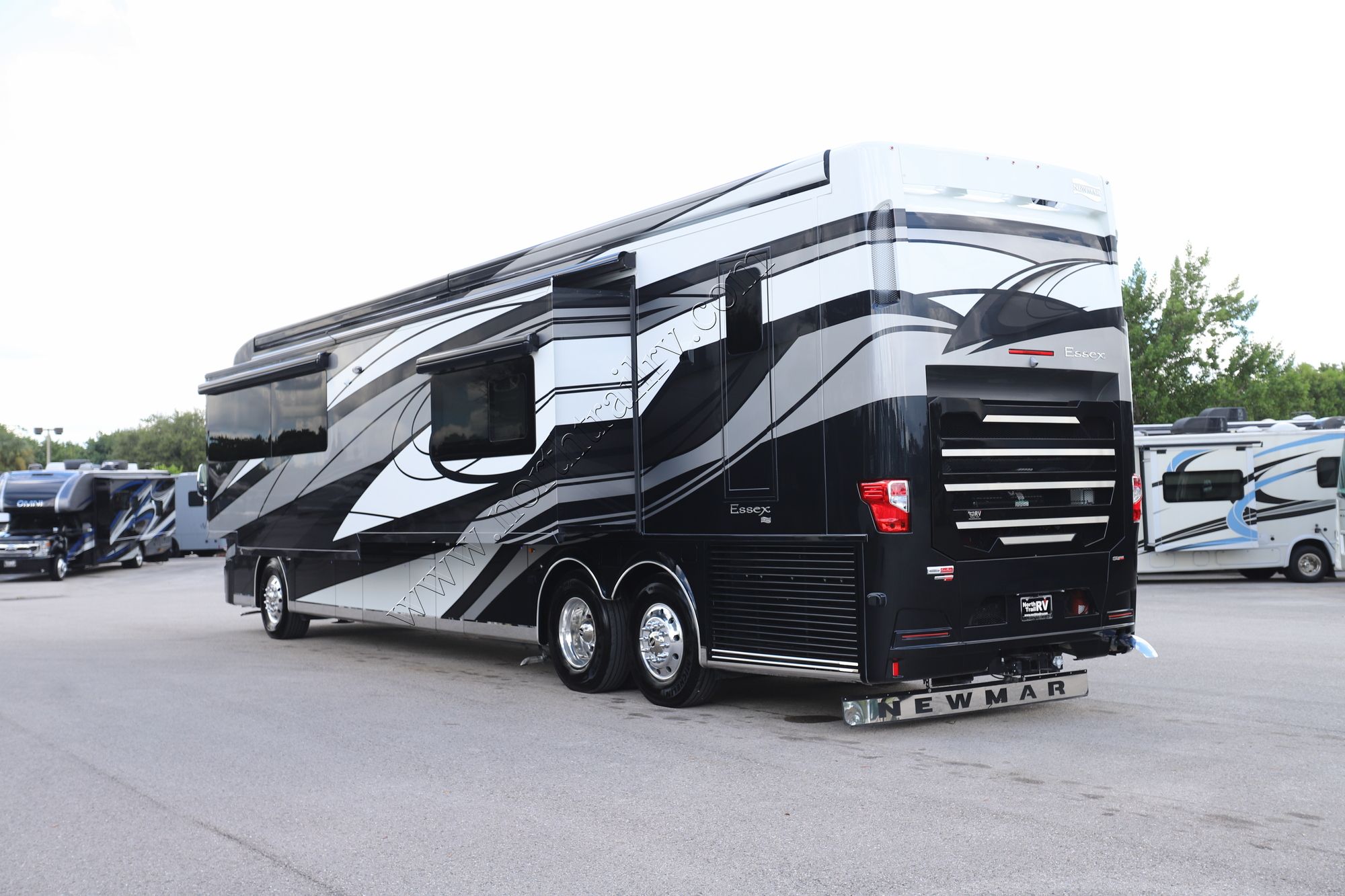 New 2026 Newmar Essex 4595 Class A  For Sale