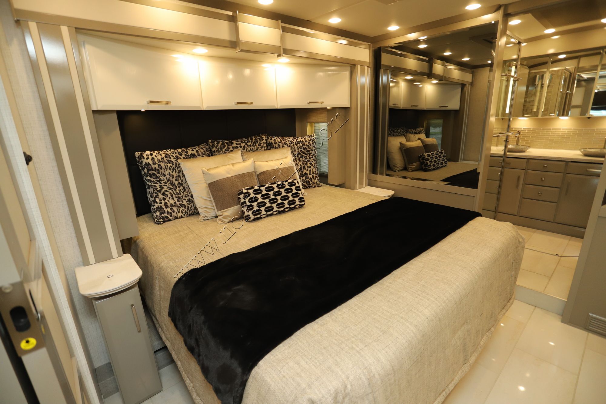 New 2026 Newmar Essex 4595 Class A  For Sale