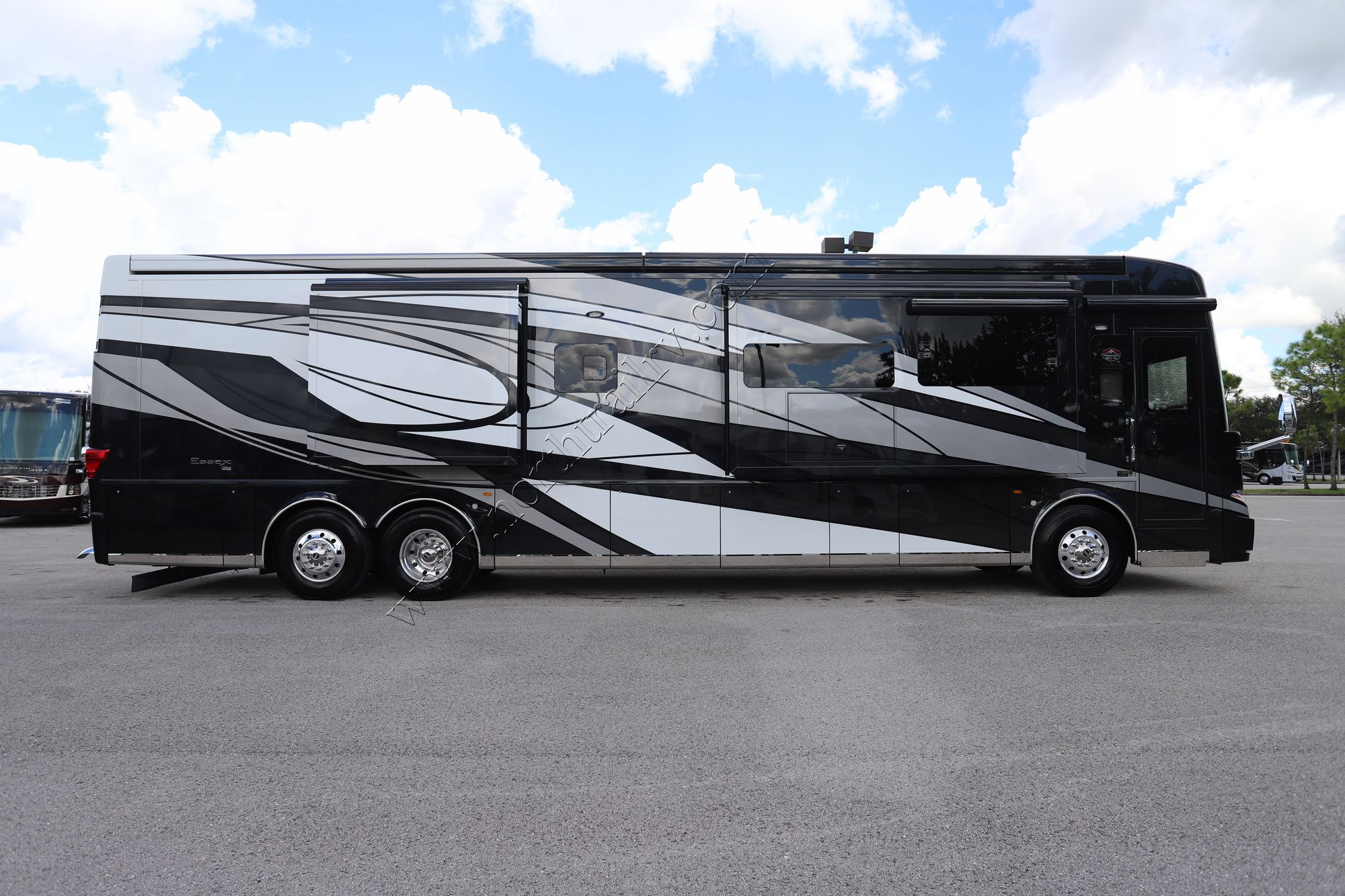 New 2026 Newmar Essex 4595 Class A  For Sale