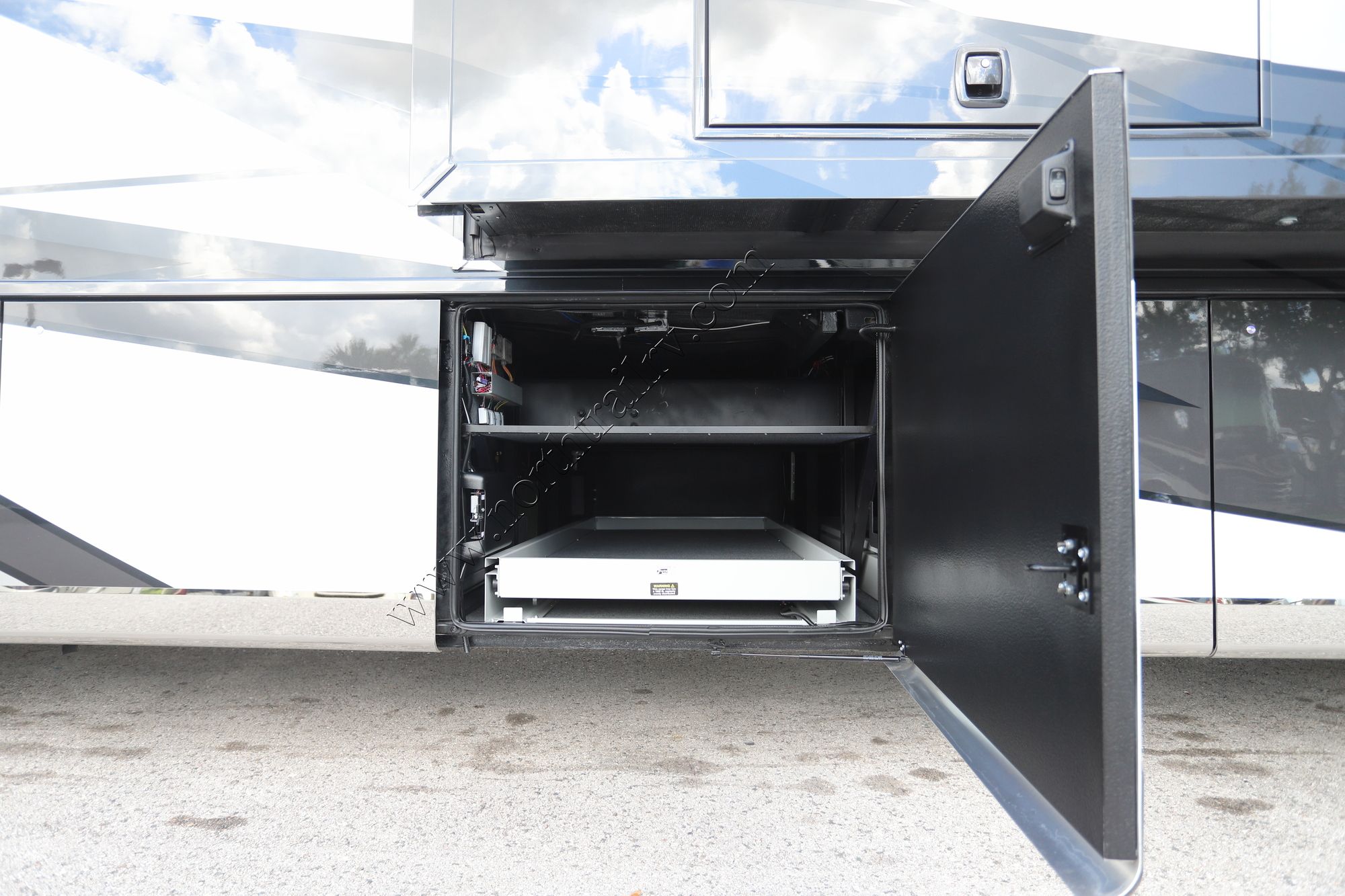 New 2026 Newmar Essex 4595 Class A  For Sale