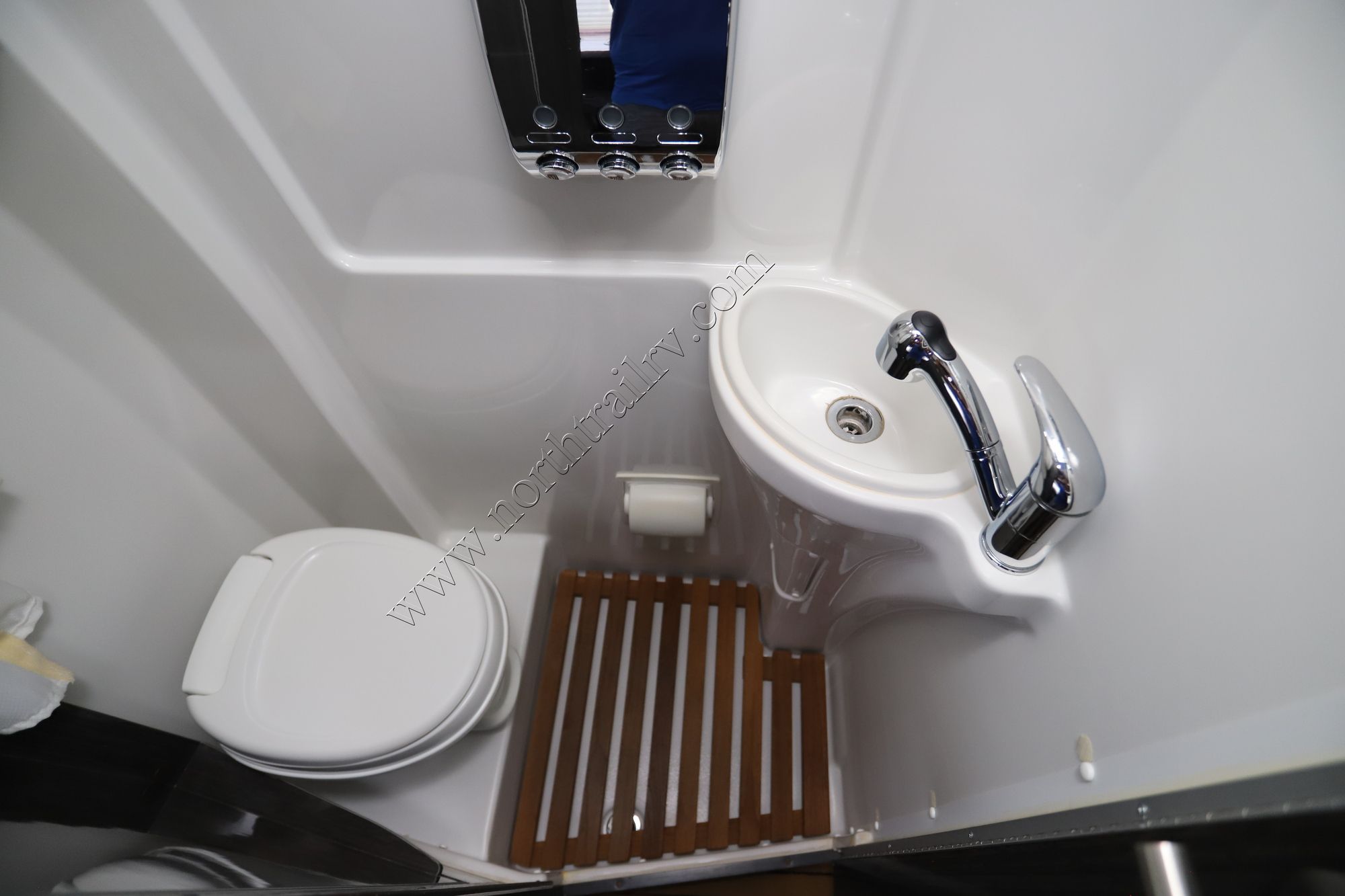 Used 2014 Airstream Interstate LOUNGE Class B  For Sale