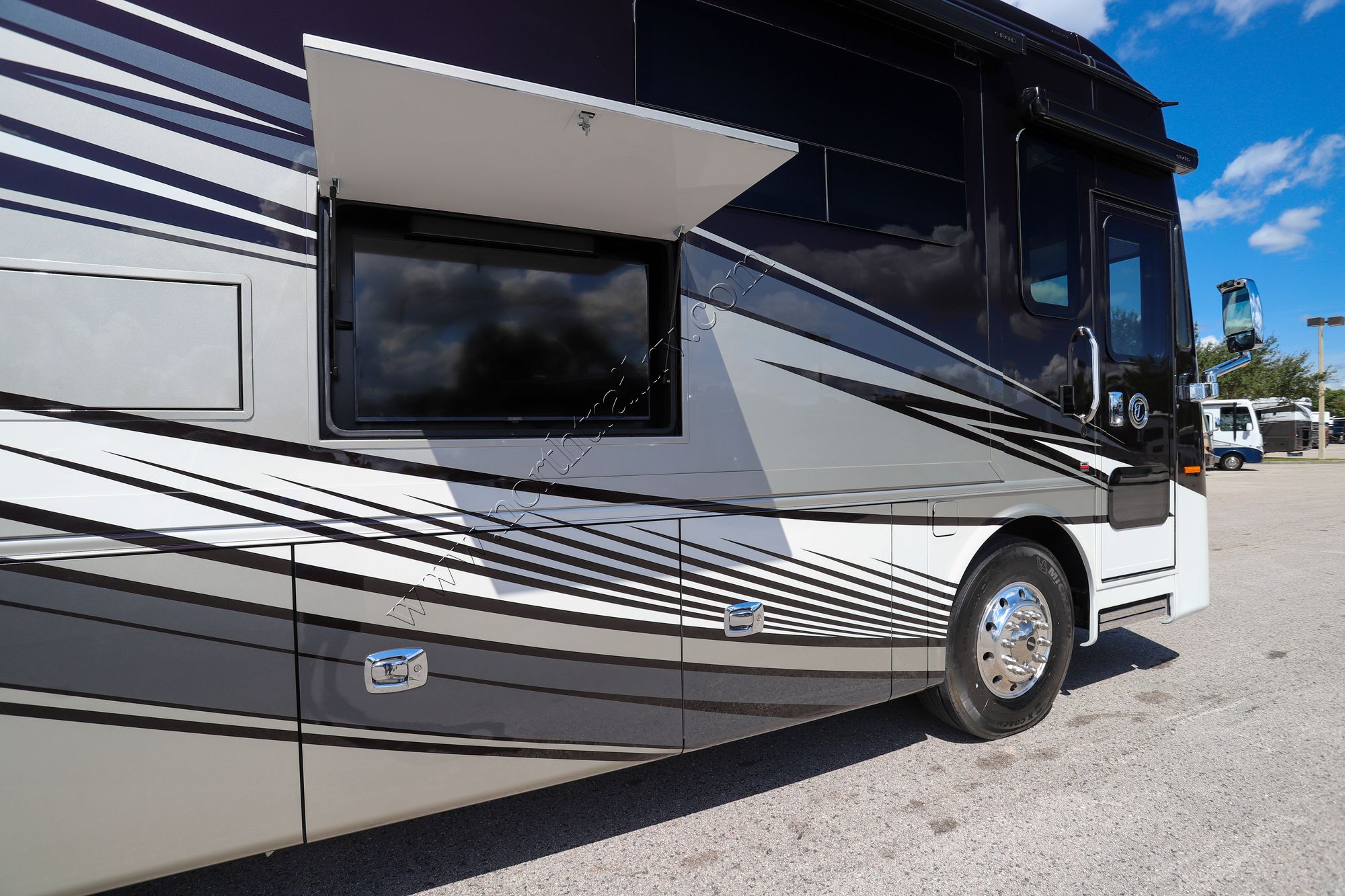 New 2026 Tiffin Motor Homes Phaeton 35CH Class A  For Sale