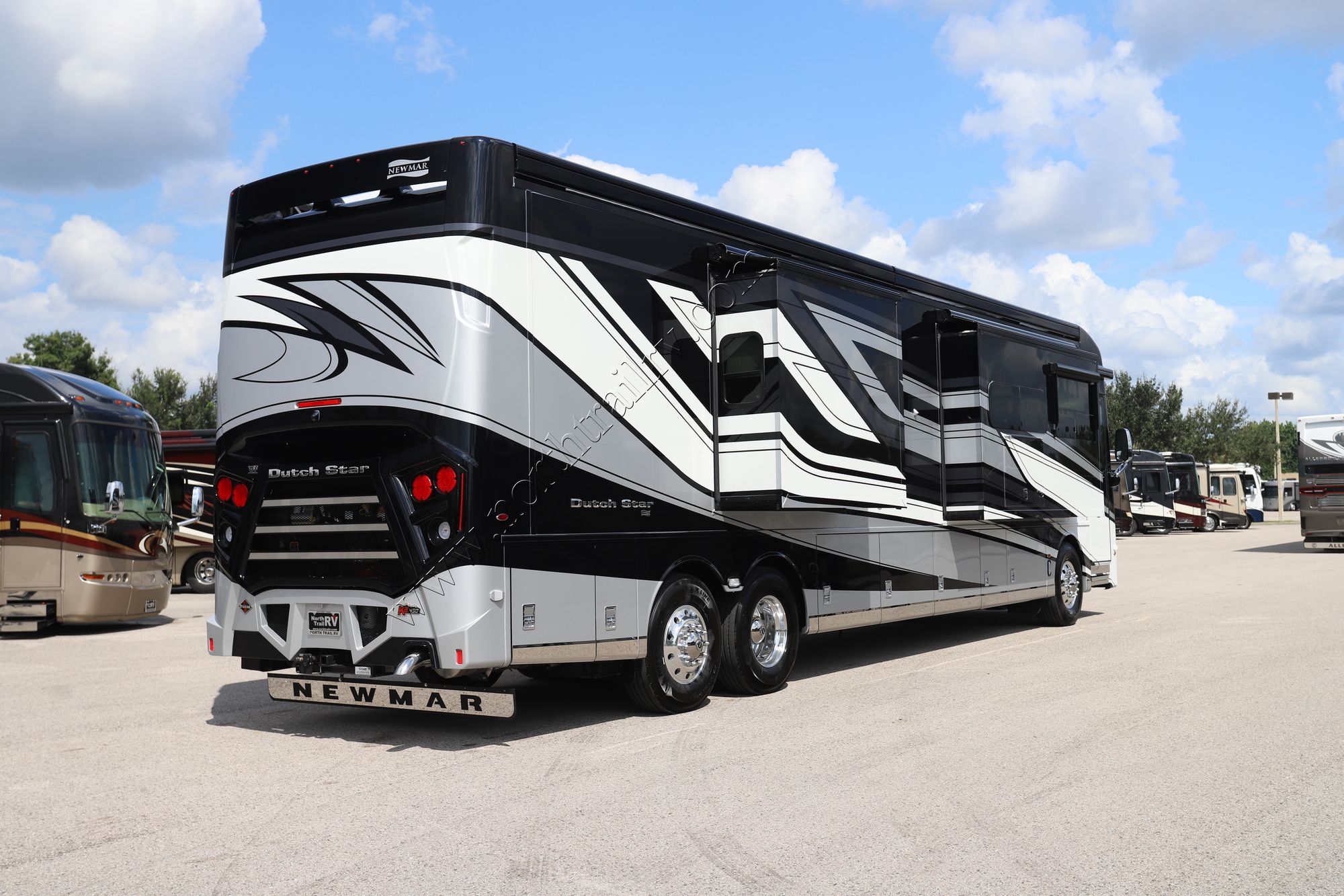 New 2026 Newmar Dutch Star 4325 Class A  For Sale