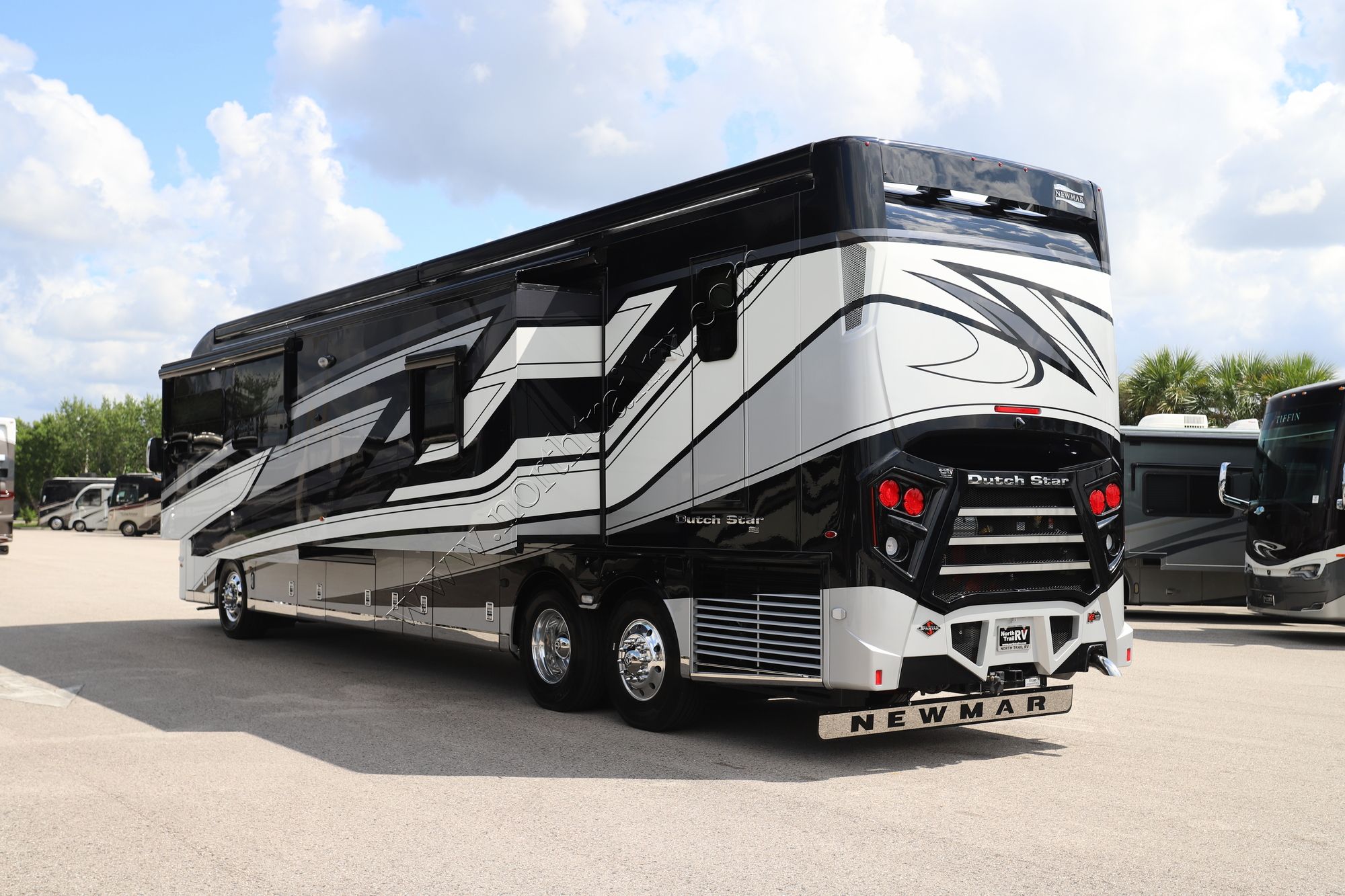 New 2026 Newmar Dutch Star 4325 Class A  For Sale
