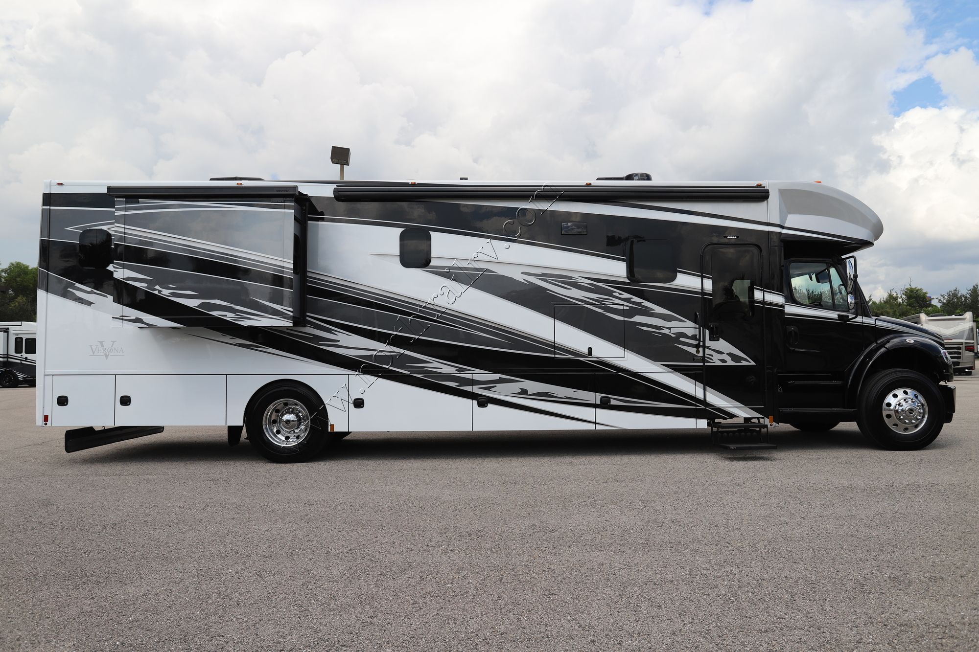 New 2026 Renegade Rv Verona 40VRB Super C  For Sale