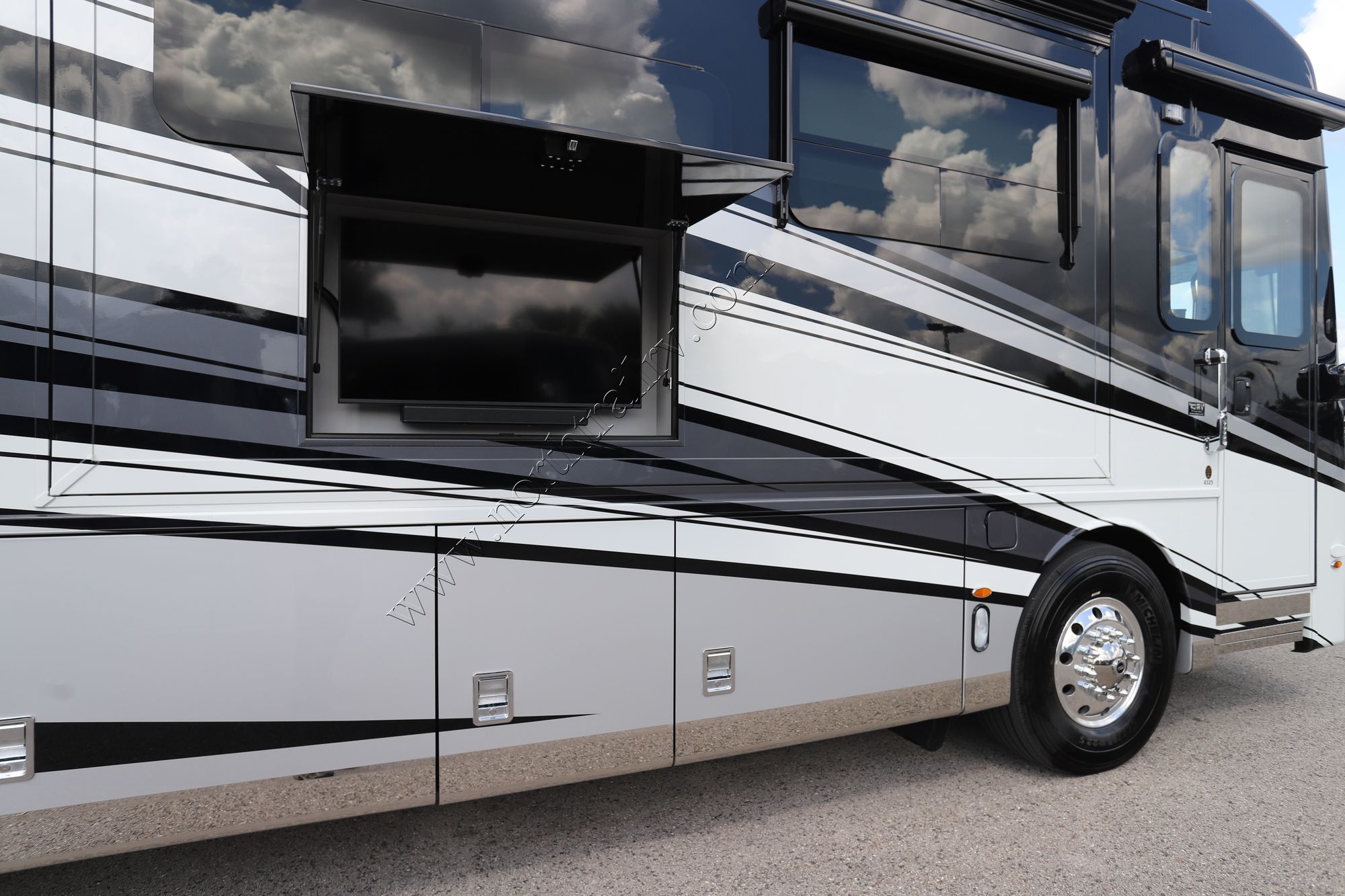 New 2026 Newmar Dutch Star 4325 Class A  For Sale