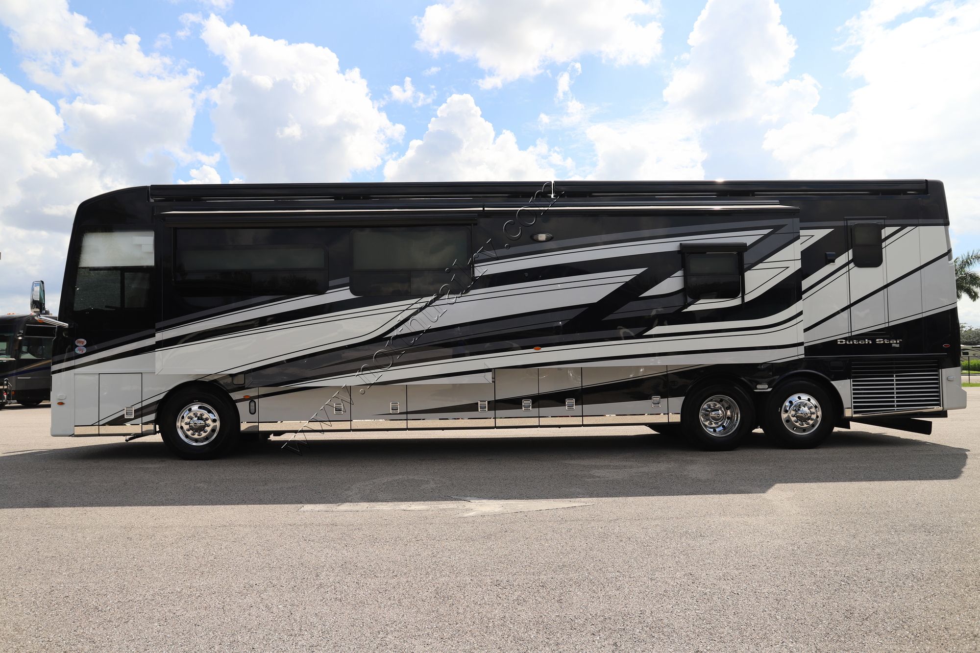 New 2026 Newmar Dutch Star 4325 Class A  For Sale