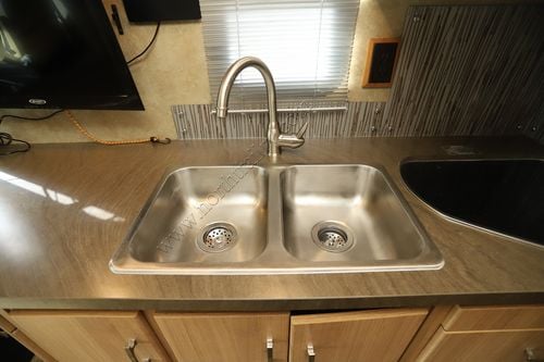 2013 Itasca Navion 24M