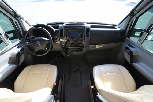 2013 Itasca Navion 24M