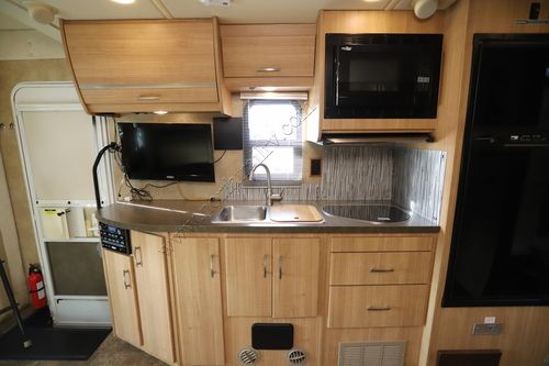 2013 Itasca Navion 24M