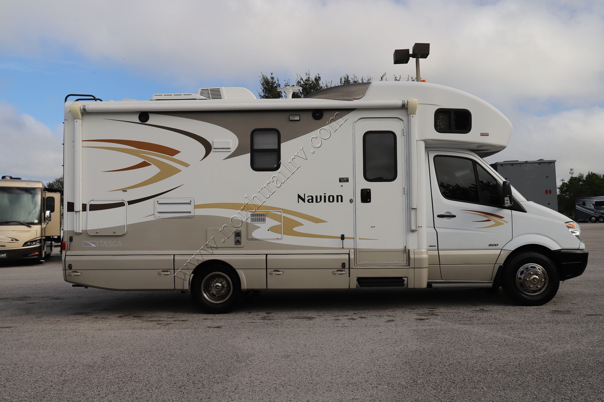 Used 2013 Itasca Navion 24M Class C  For Sale