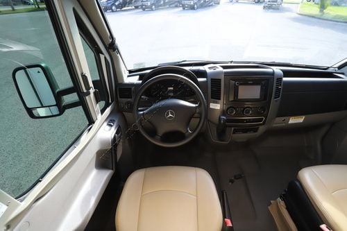 2013 Itasca Navion 24M