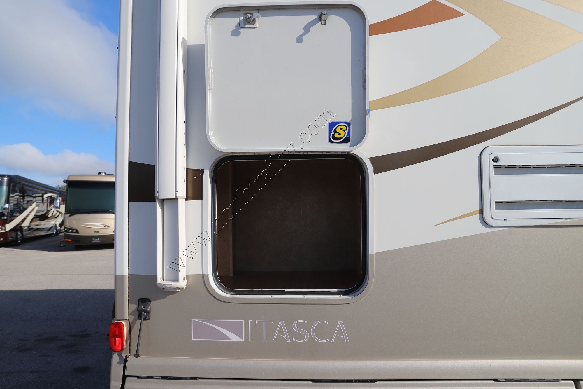 Used 2013 Itasca Navion 24M Class C  For Sale