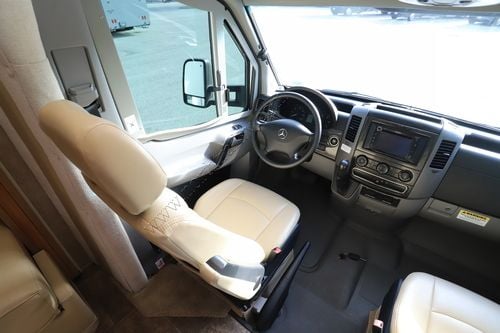 2013 Itasca Navion 24M