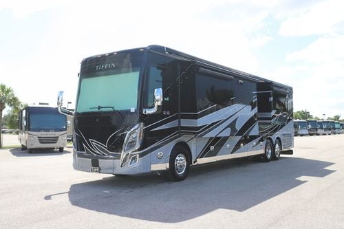 2026 Tiffin Motor Homes Zephyr 45PZ